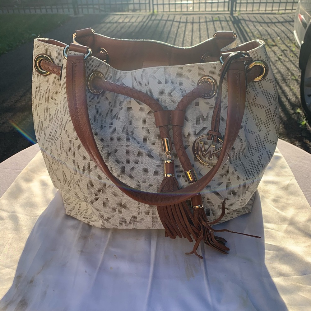 Michael Kors Jet Set Gathered Tote: Vanilla